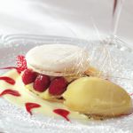 Strawberry and raspberry macaroon